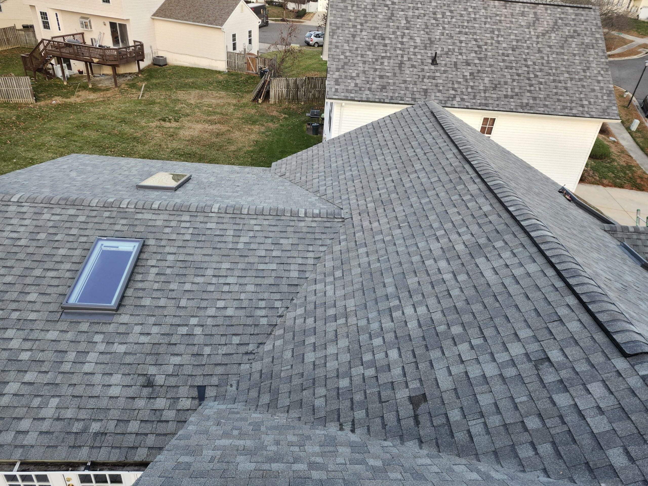 Complete Guide to Choosing Between Roof Repair and Replacement